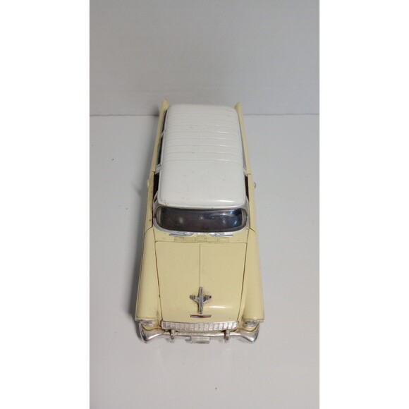 CHEVROLET Bel Air Nomad - 1955 - lightyellow - MotorMax 1:24 - Picture 6 of 9